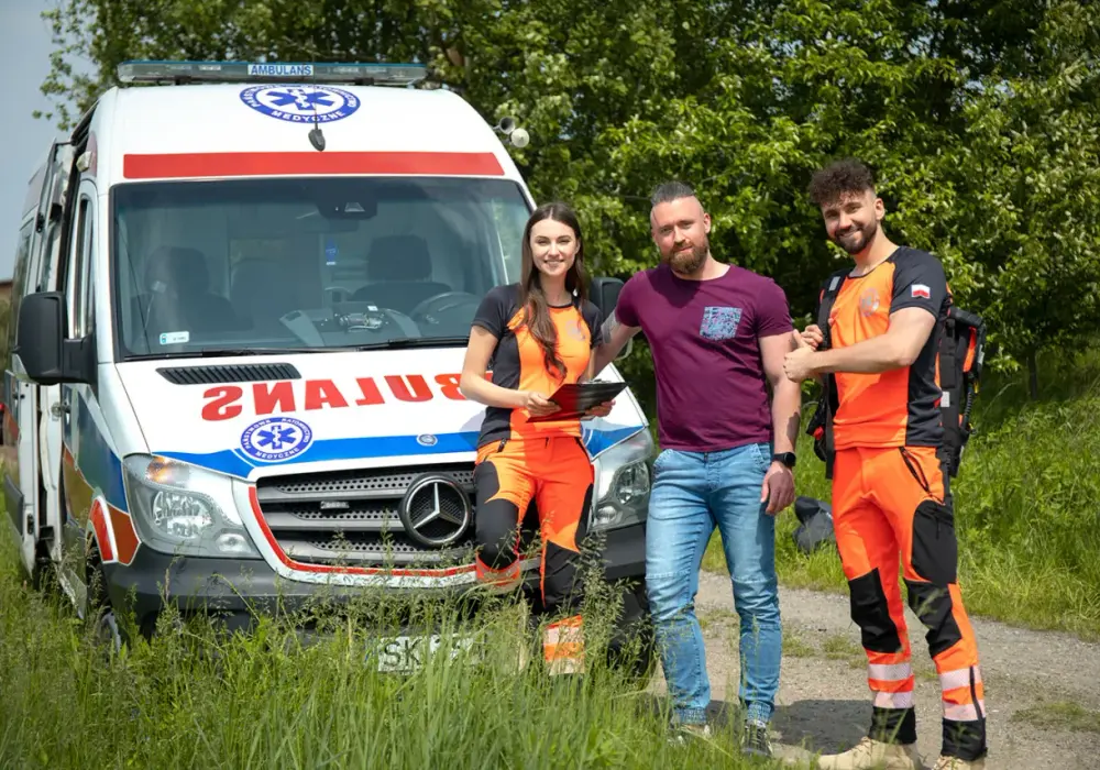 Ile zarabia ratownik medyczny w karetce? Fakty, które zaskakują