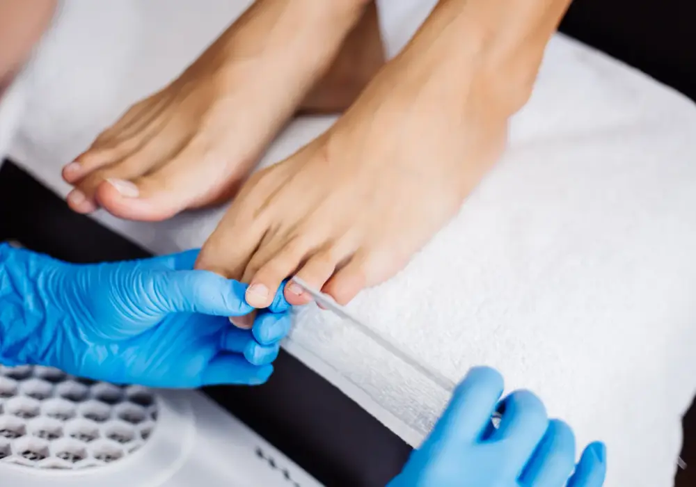 Praca siedząca lub stojąca? Oto dlaczego pedicure podologiczny powinien być obowiązkowy