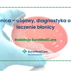 Błonica: objawy, diagnostyka i leczenie. Ręka w rękawiczce trzyma szalkę Petriego z kulturą bakteryjną.