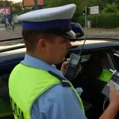 Czy policja może badać alkomatem w domu? Sprawdź swoje prawa i zagrożenia