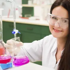 Kto może pracować w laboratorium medycznym? Sprawdź wymagania i kwalifikacje