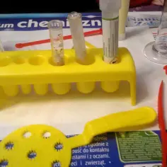 Domowe laboratorium chemiczne: Bezpieczny przewodnik DIY