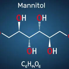Struktura chemiczna mannitolu (C₆H₁₄O₆). Mannitol to cukrol, słodzik i środek przeczyszczający.