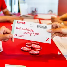 DKMS to fundacja, która pomaga pokonać nowotwory krwi. Daj nadzieję, uratuj życie!