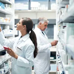 Ile zarabia farmaceuta w laboratorium? Zaskakujące różnice w wynagrodzeniu