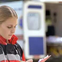 Komu przysługuje transport medyczny? Sprawdź swoje prawa i warunki