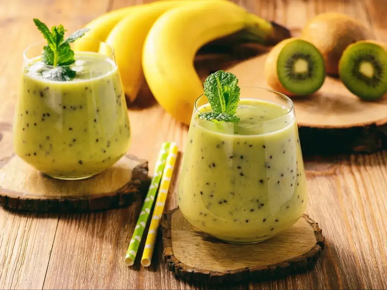 Smoothie z kiwi i bananów, idealny sposób na to, jak przytyć zdrowo. Pyszny i pożywny napój.