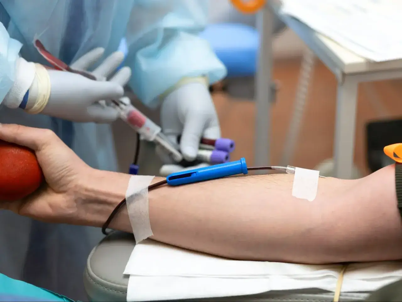 Daj szpik kostny, pomóż ratować życie. DKMS to baza dawców szpiku.
