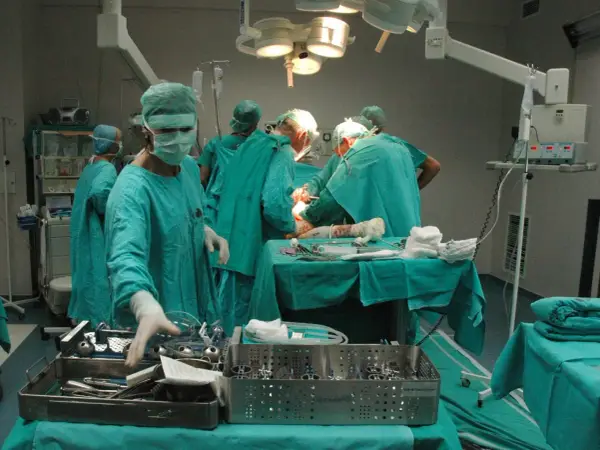 Endoproteza stawu biodrowego NFZ gdzie najlepiej? Szybkie terminy i jakość
