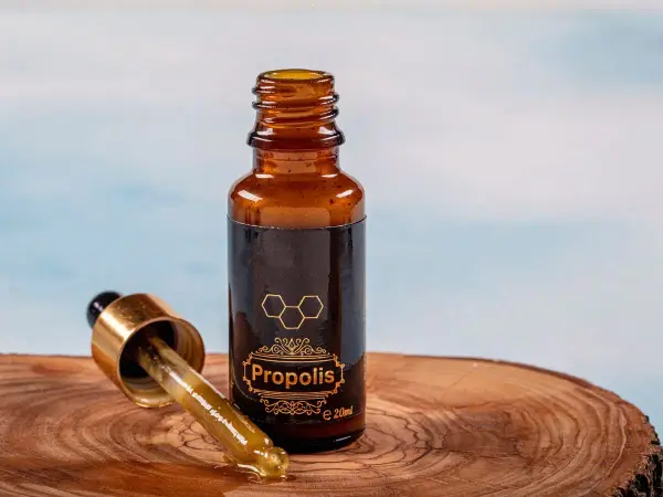 Propolis na jelita - kiedy warto, jak stosować i na co uważać?