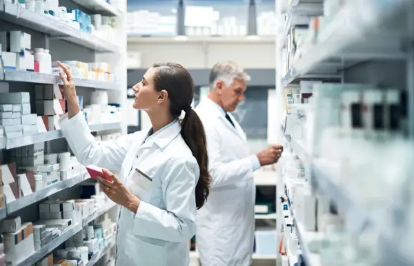 Ile zarabia farmaceuta w laboratorium? Zaskakujące różnice w wynagrodzeniu